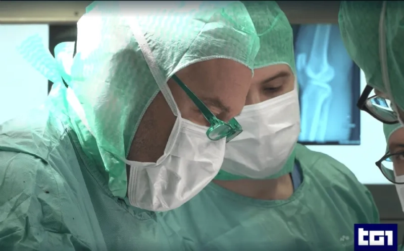 L’Intelligenza Artificiale rivoluziona la chirurgia protesica del ginocchio